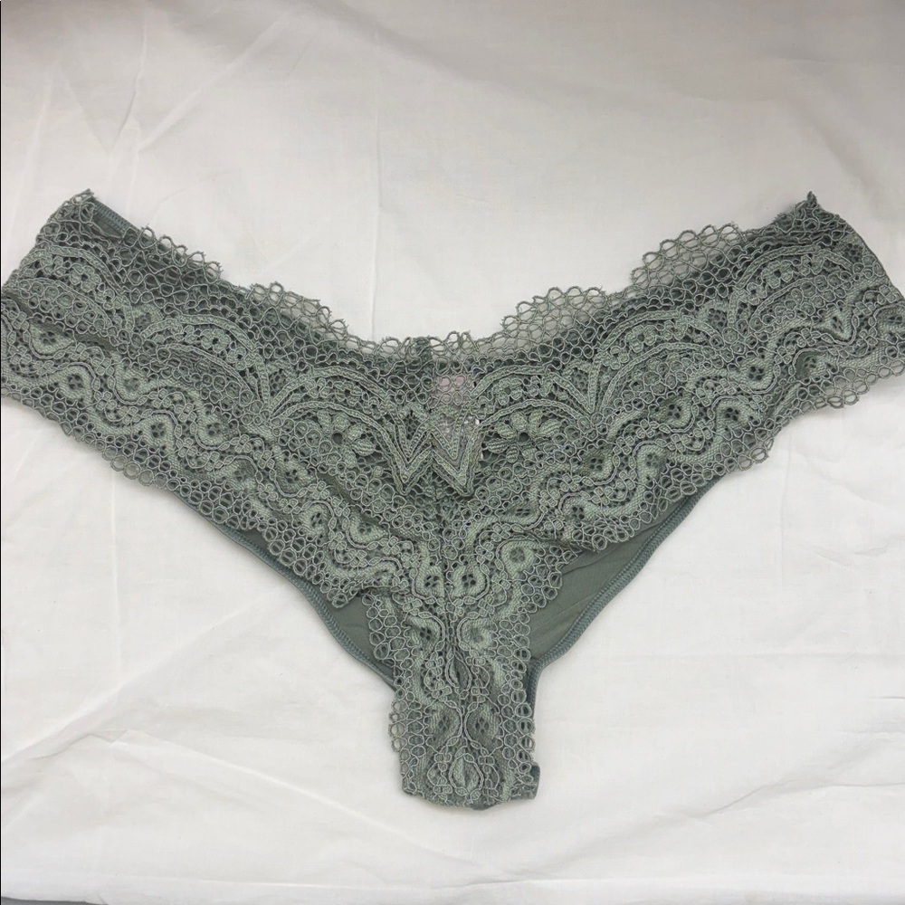 NWOT Victoria's Secret Geen Cheekini